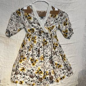 Torrid IVORY FLORAL COLD
SHOULDER GAUZE
SKATER DRESS size 14 ❤️